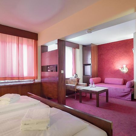 Kontaktlos Hotel Am Kappelberg Kontaktlos Fellbach Eksteriør bilde