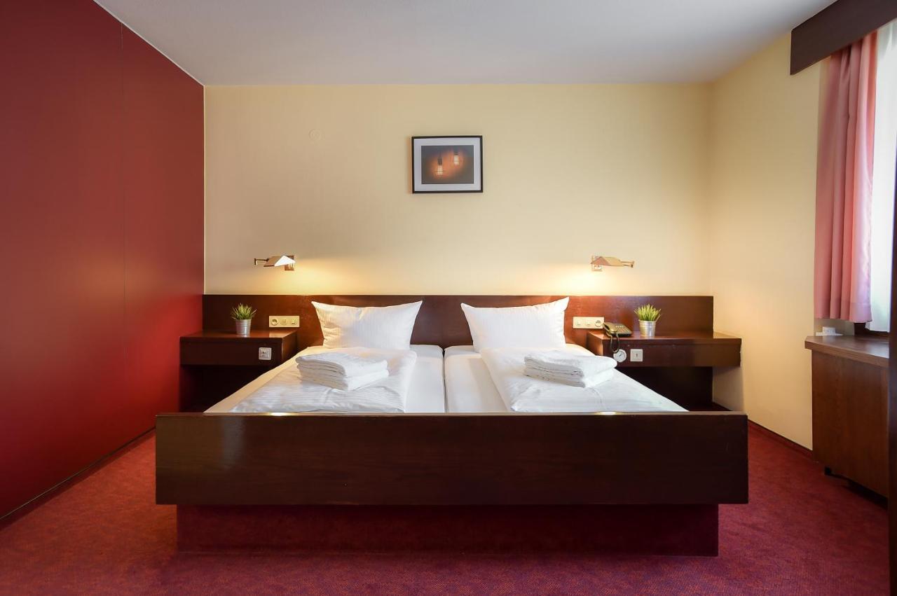 Kontaktlos Hotel Am Kappelberg Kontaktlos Fellbach Eksteriør bilde