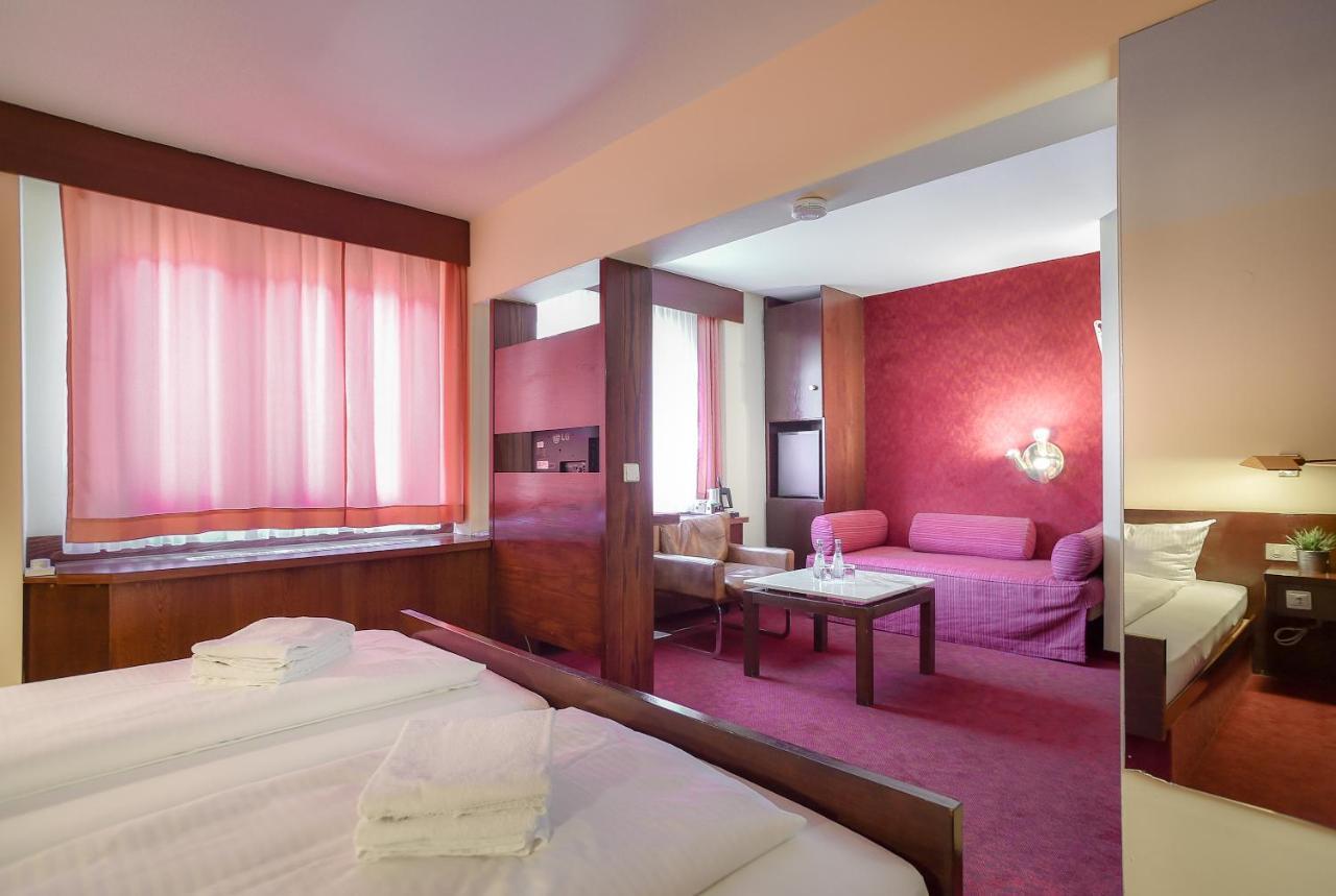Kontaktlos Hotel Am Kappelberg Kontaktlos Fellbach Eksteriør bilde