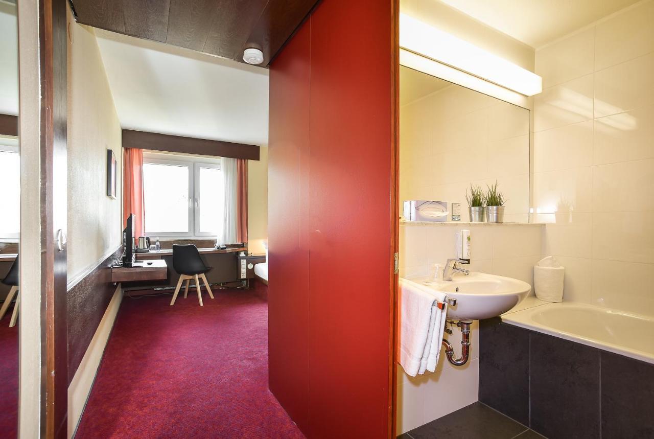 Kontaktlos Hotel Am Kappelberg Kontaktlos Fellbach Eksteriør bilde