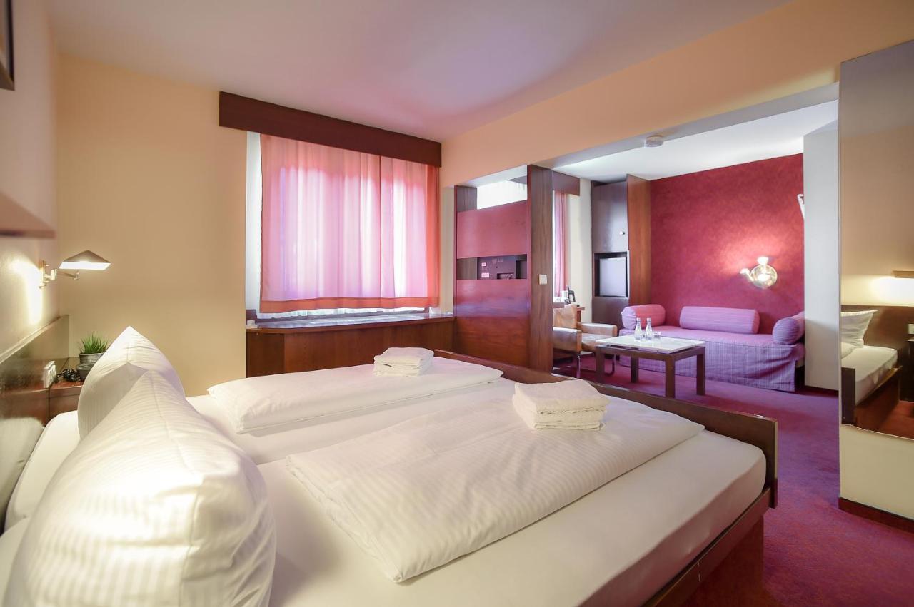 Kontaktlos Hotel Am Kappelberg Kontaktlos Fellbach Eksteriør bilde