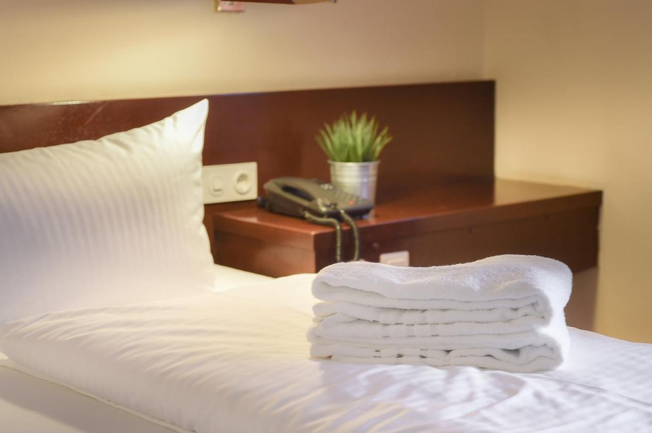 Kontaktlos Hotel Am Kappelberg Kontaktlos Fellbach Eksteriør bilde